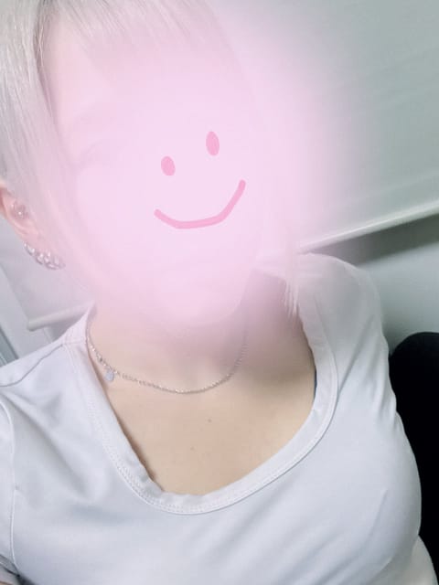 こんばんは🌙

出勤しました！
とっても寒いので暖かいお部屋でお待ちしておりますね〜🙋🏼‍♀️