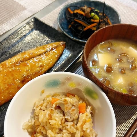 なめこのお味噌汁大好き❤
発酵食品食べてたら
痩せると思ってる民です🙂‍↕️
