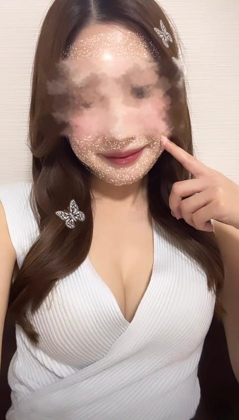 本日出勤します🎀🫧
16日(土) 22:00〜5:00

11月ラストの出勤になりそうなので
会いに来てくださると嬉しい