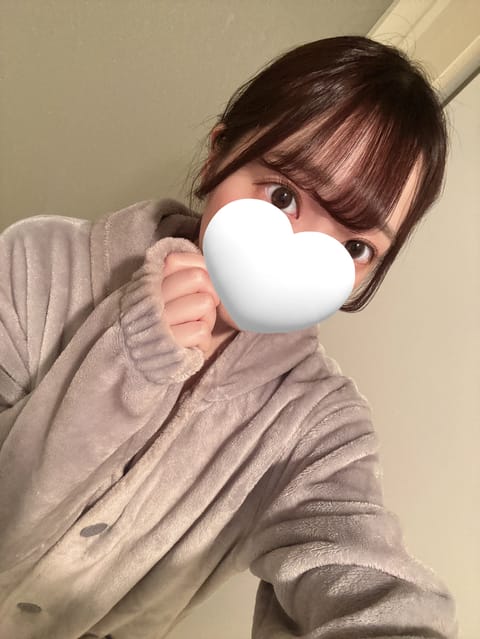 ゆいです🤍
みなさま、連日お暑い中ご予約ご来店いただきありがとうございます☺️

今日はゆいのプロフィール見てバウムクー