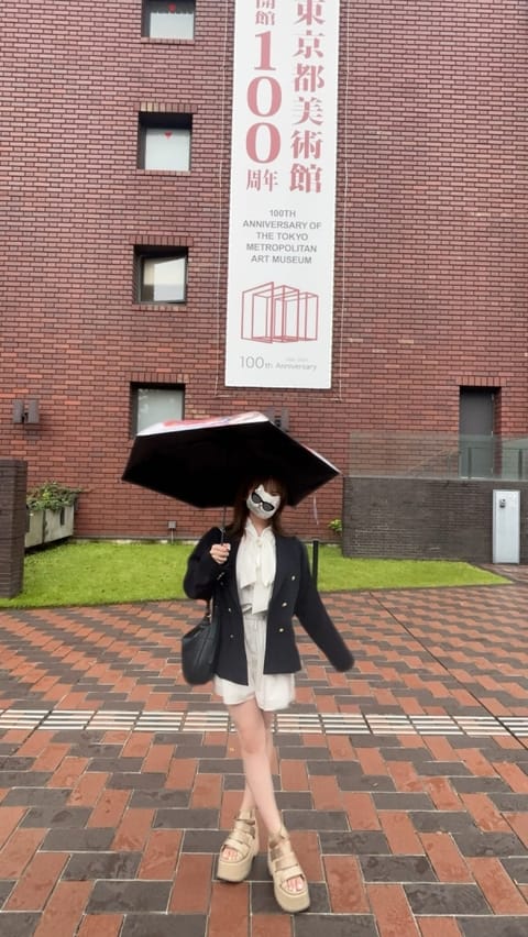 雨宿りは、美術館で☔️

先日、雨のなか上野の美術館へ。

しっとり芸術に浸るつもりが、小雨に降られてしょんぼり。

写