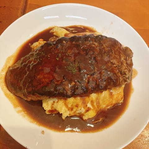 昨日は夜更かししてしまいました🥱
どんどん夜型になってってるの直したいよう🥹🥹

先日、おじ様のお友達とオフィス街ランチ