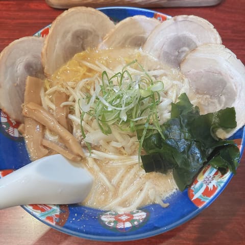 おはようございます☀️

里美れんです♪

本日は五反田に10時~16時でいます🍀*゜

最近ラーメンの食べすぎでお腹出