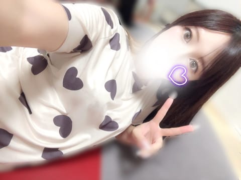 今日はネイルチェンジしてきてるんるん🥰🎶
レアな遅番出勤は生憎の雨☔️
足元お気をつけてお越しくださいませ🥹✨
