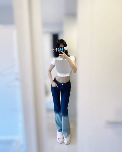 今週ラスト出勤！

本日も麻布十番🦋
🕒𝟐𝟎:𝟎𝟎~𝟐𝟓:𝟎𝟎

昨日のお客様はみんな𝐌男くんでした
脚で踏んで欲しい願