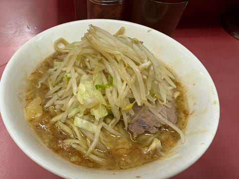 たべた〜〜〜〜〜〜〜〜〜！
仲良しさんに助言いただいてラーメン二郎ひばりヶ丘駅前店
野菜少なめ✌🏻( ᵔᢦᵔ )
