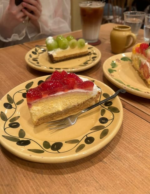 おはようございます☀️

今日は13:00〜19:30でお待ちしてます💗

この間お友達と食べに行ったタルト美味しかった