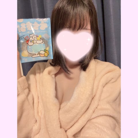 こんばんは！明日いるよ〜🌷
１２：００〜１８：００📍武蔵小杉ルーム

最近またグミブームきてる、これおいしかった( '༥