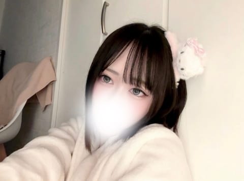今日も𝟣𝟧:𝟢𝟢からいます✦.*ᵔ.  .ᵔ

雨は上がったけど、まだどんよりお天気☁️

そんな日こそ一緒にまったり過