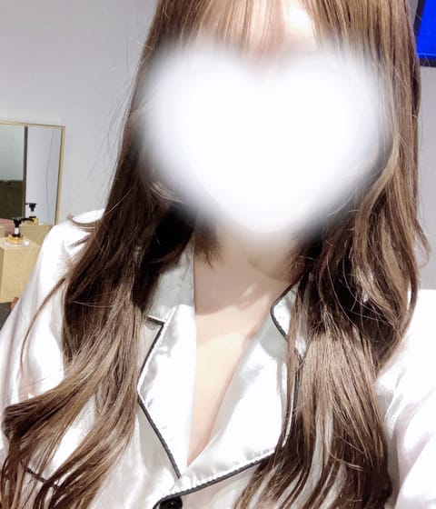 何度作っても何故か凍結されるのでまた新しいアカウントです！
本日20:00〜
次回出勤未定なので今日会いに来てね🥺✨