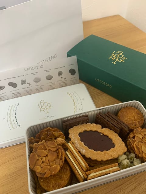 これは日曜に来てくれた本指様がくれたクッキー缶🍪！！大切に食べるね〜🥰

他にも差し入れしてくださる紳士様達ありがとう😭