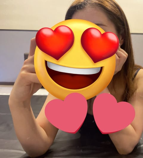 こんにちは！
今日も暑いですね🥵

本日は京都駅です♪
あと1枠空いておりますので涼みに来てくださいねっ🫧🩷
（鏡越しに