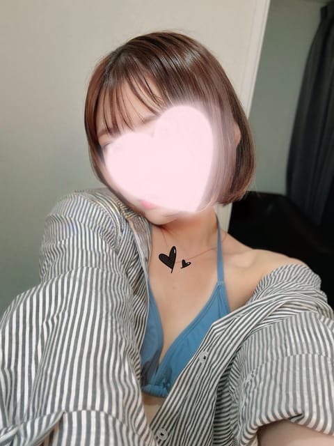 木曜日終わったーーー！✌🏻️´-

明日は21:00~でるの楽しみ️🫧

土日出ないから早い時間ならいけるよって人は、会