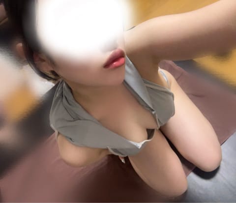 12/4から入店しました
香坂えみりです❤︎

初日から延長いただいて嬉しかったなぁ✨
まだまだ未熟ですが、
多めに見て