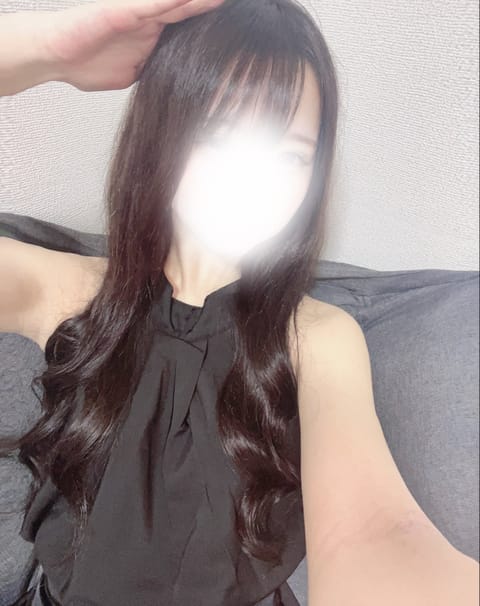 お久しぶりです🥲
6月から出勤少なくなります💧

6/2~4ホールインワン出勤予定ですので
会ってないお兄さまや
まだ会