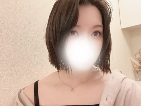 おはよーう🐰🤍
本日14時~21時出勤です

事前予約して頂いたお兄様方
ありがとう🤍

14時～🈵

15時半～🈳

