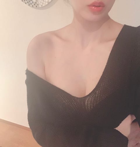 一昨日も忙しかったー❣️😭差し入れまで頂き有難うございました💕一日お休みを頂いて今日は品川ルーム🈳２１時〜です😊✨🌷👙🍑
