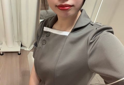大塚ルームにだけあるグレーの衣装可愛くて好き🩶

来週のシフト🫧
20日（木）13:00〜18:00 池袋
22日（土）
