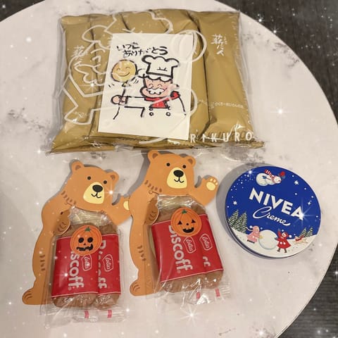 お土産たくさんありがとう〜！！😭

大阪行ったのに薪パイ買えなかった…🥲
って前にお話したの覚えててくれてて、買ってきて