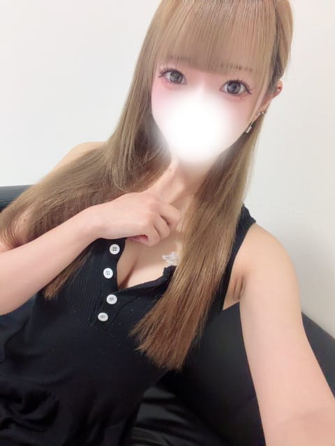 今日は14時からです🙆🏻‍♀️
残り2日！土曜日沢山構ってください😽
夜中雨降るぽいので天気いいうちにお待ちしてます❣️