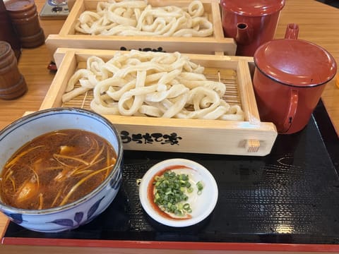今日は久しぶりの1日オフだったのでおすすめされたうどん屋さん
うちたて家に行ってきた◥█̆̈◤∥

うどんがお店で打って