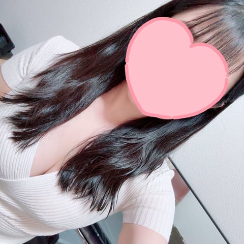 出勤してまーす♡♡
髪の毛バッサリ切ってきました✌️
髪の毛乾かすの本当に楽になった🥺
短くしてって頼んだのに終わった後