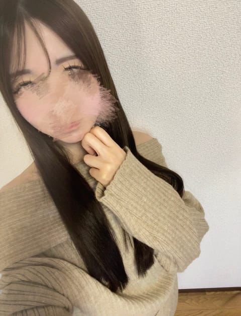 本日20時〜出勤です♡
珍しく私服写真！︎💕︎
お仕事終わりちょっとだけ寄り道しませんか〜🏠💭
ご予約お待ちしております