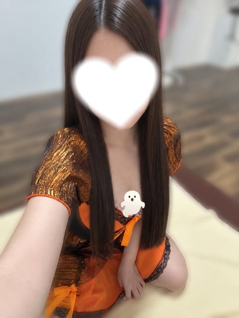 こんばんわ〜
暫くはハロウィン衣装でのお出迎えみたいです🎃

本日18:00~23:00までいます➰
お菓子くれなくても