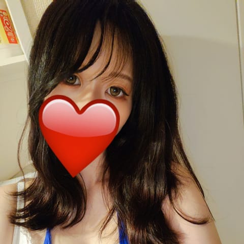 こんばんは🌙
来週の出勤予定です！
🈳29(木)21時半～0時
🈳30(金)21時半～0時
ご予約はDMにてお取りします