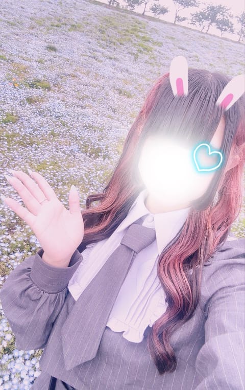 本日22-4いてます,,ᴗ   ᴗ,,
来てくれると嬉しいな✊🏻❤︎