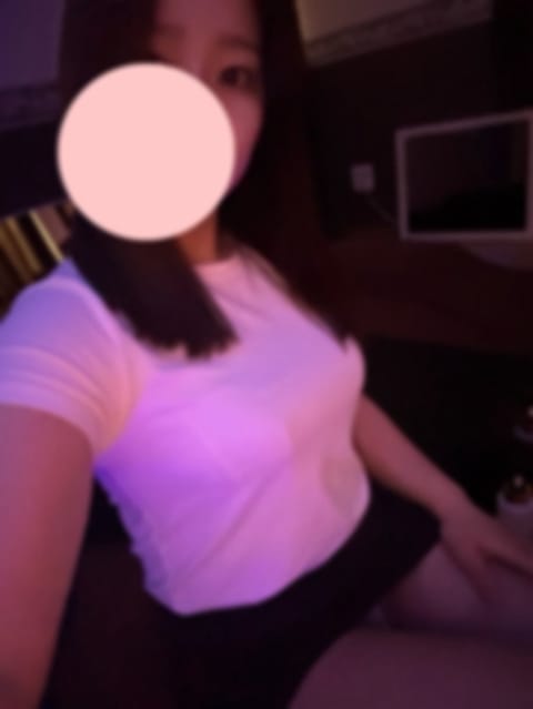 本日出勤してます^^ 22時までいます😻
18時〜ご案内可能です𖤐 -
雪で寒いので一緒に温まりましょ⛄️💗