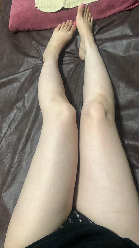 .
今日もあっちっち🌞
お部屋涼しくして１５時まで待機してます💓
脚がむくんでむくんで仕方ないから
自分のどーにかする🥺
