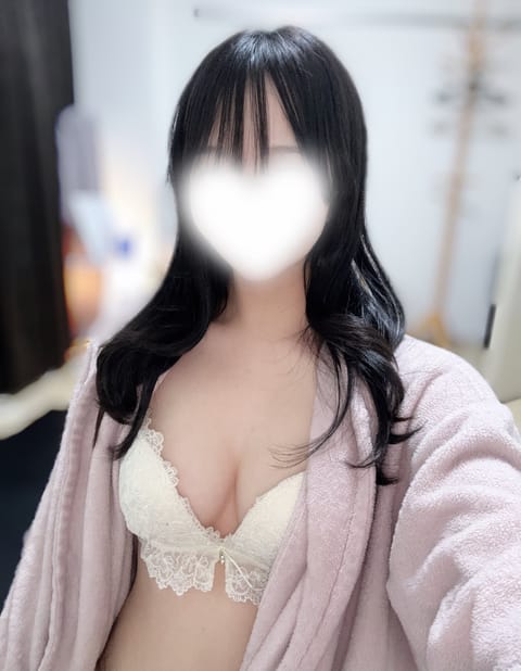 本日急遽なんですけど、
📍恵比寿ルーム にいます🙋🏻‍♀️💞
25:00〜ご案内できるのでお問い合わせお待ちしてます！！