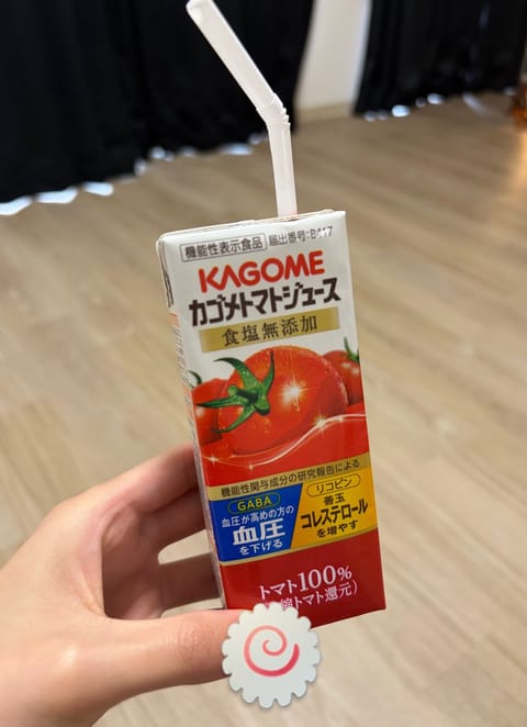 最近焼けるから少しの抵抗でトマトジュース飲んでる🍅