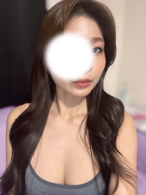 【いつも応援してくれる皆様へ】

この度5/11からゴールドセラピストになります。ヨリミチに入店してからずっと目指してい