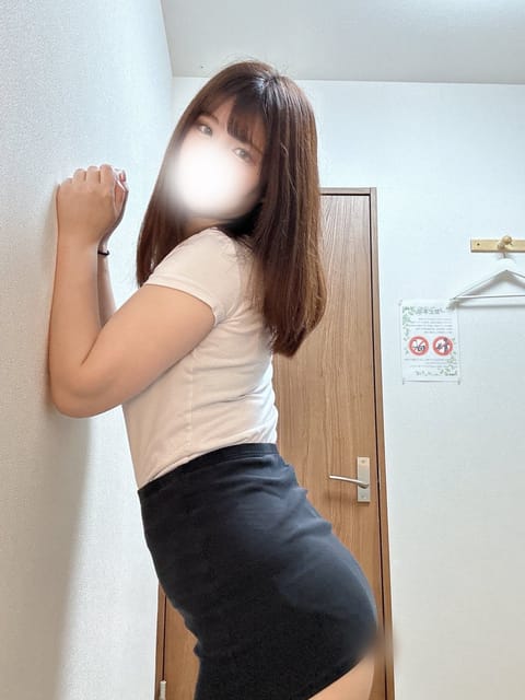 こんばんは！AQUA新人セラピスト鳴海はるです🐰💕

昨日も素敵なご縁に感謝です🫧

お部屋で過ごすあたたかな時間に、心