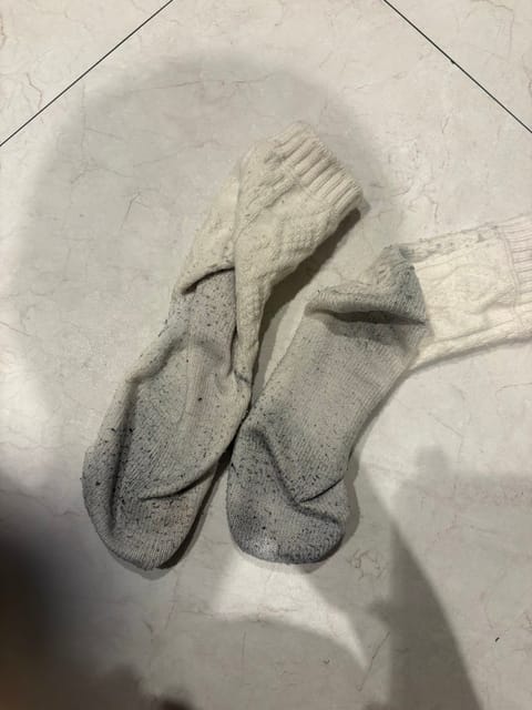 めちゃ汚い靴下出てきて長いの履きたかったからこれはいたんだけどさこれはどうかな🧦🧦