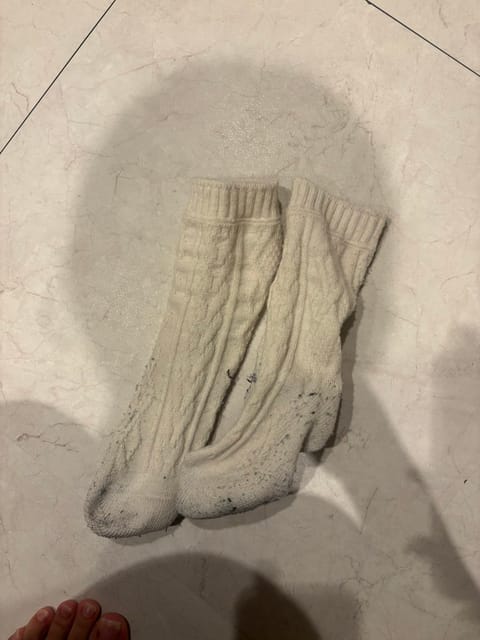 めちゃ汚い靴下出てきて長いの履きたかったからこれはいたんだけどさこれはどうかな🧦🧦