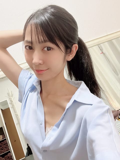最近美容室に行ってきたから
髪がかるーい♡

ポニテいいよね😉