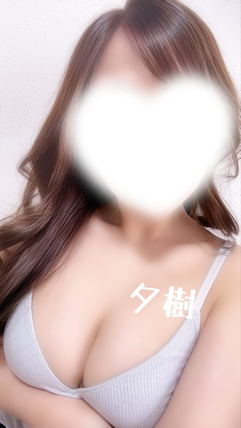 本日12時から16時まで
出勤してます🤍ྀི

久しぶりの出勤でドキドキしてます…💕

寒くなってきたから温かいオイルで