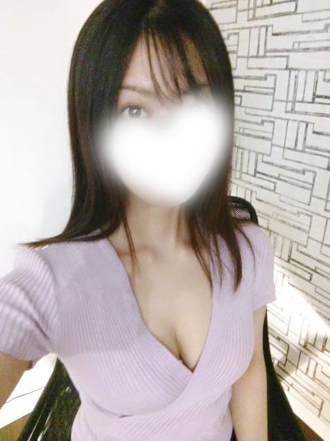 朝晩めちゃくちゃさむいですね😨
今日は23時までの短めの時間で出勤してます💭
今月はあまり来れなさそうなので、ぜひ会いに