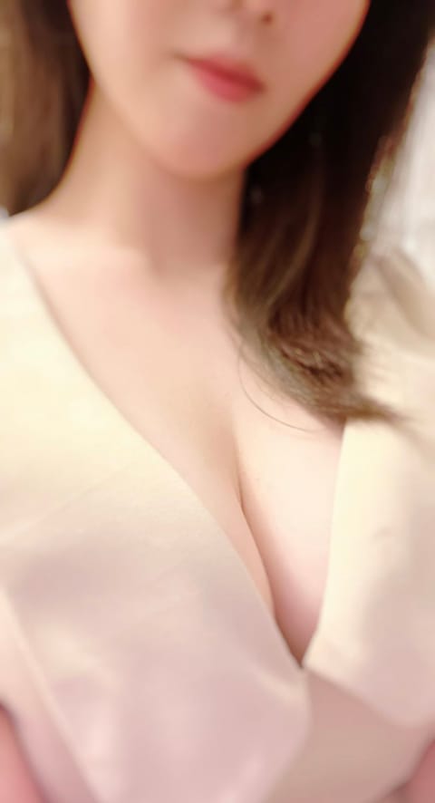 こんばんは🌸

初めての月曜日出勤💓
今日は20:00〜4:00までいます✨

どんなお兄様達に会えるかな、ドキドキ🥰