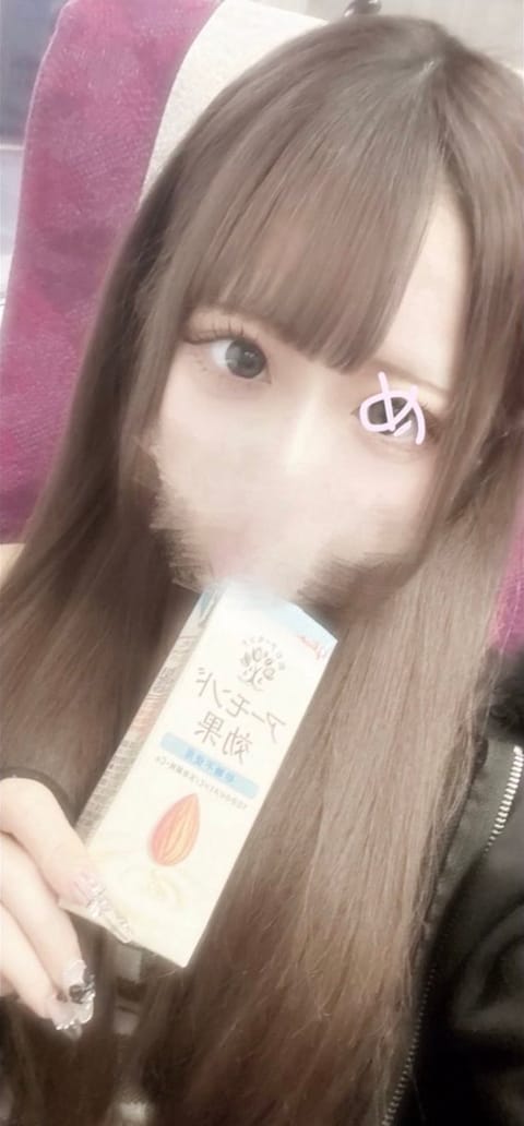 こんレーナ❗️💫
21じから出勤でっしゅ！🐶
きょーもご予約ありがとです❣️
もくよーびのよるもにじみんと
わんわんしま