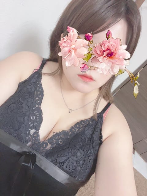 こんばんは- ☾⋆  -

本日、21時からラストまで出勤してます！
イメチェンしたゆいなに会いに来てくれる方、大募集中
