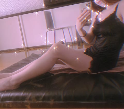 おはようございます☀
2日目出勤しております🕊

スマホの裏は🙅‍♀️