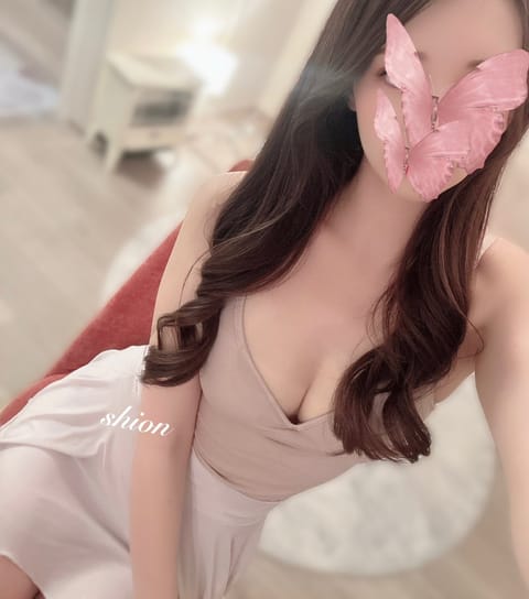 こんにちは♪
今日も20時までいてます✨
本指名様、事前ご予約ありがとうございます♡
久々に会えるの楽しみです♡

まだ