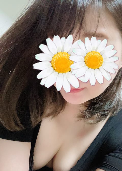 本日も出勤してます😊

次回16時〜ご案内💕

ご予約お待ちしていますね✨