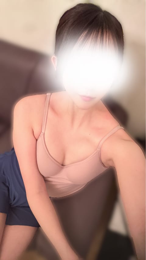 おはよー！
今日も本指名様ご予約ありがとう😸

雨降ってるので足元気をつけてね🐸