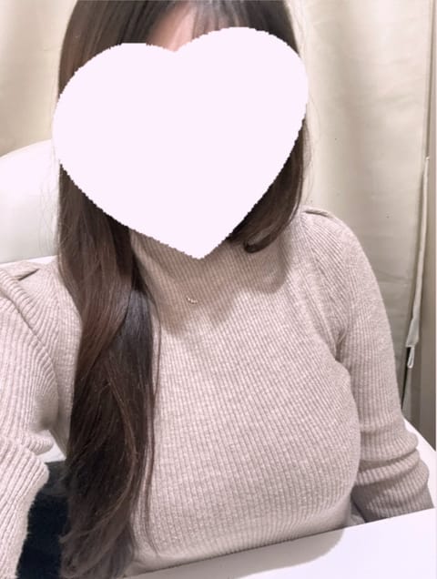 今日はぴちぴちニット💗
どんな服装が好みですか？🫧
自撮り研究しないと💦笑