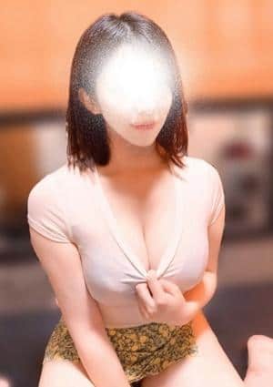 芹沢ももえ